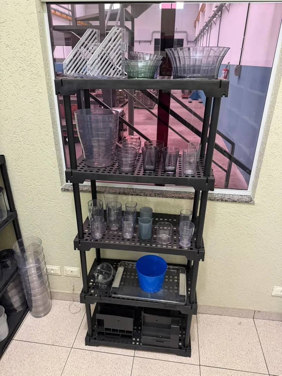 Copos e taças plásticos produzidos por injeção
