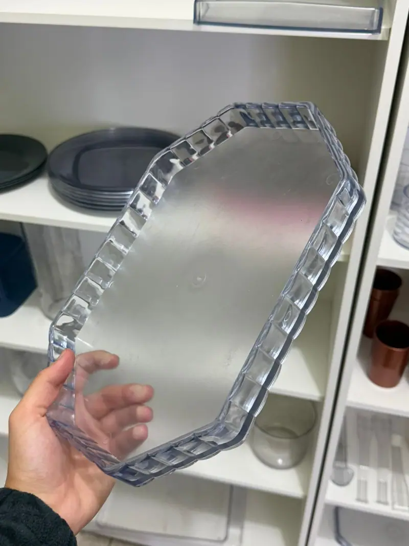Peça plástica produzida pelo molde para bandeja decorada