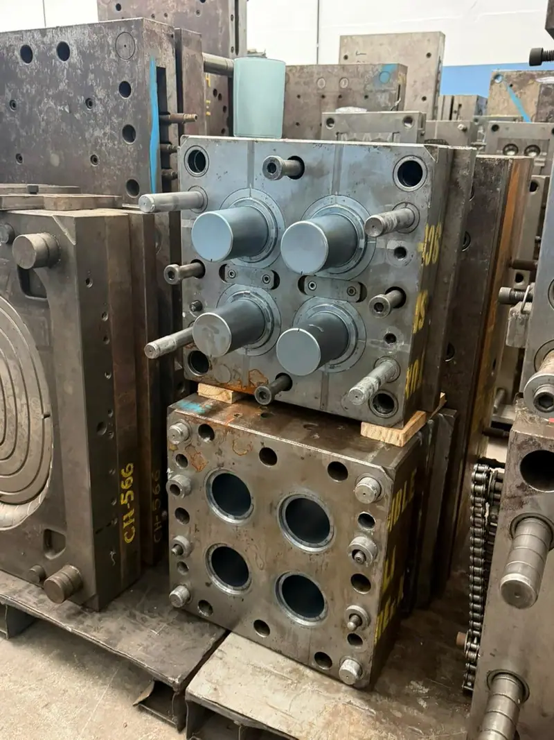 Detalhe do molde de injeção para copo com peça de 60 g no estoque da 3WS Moldes