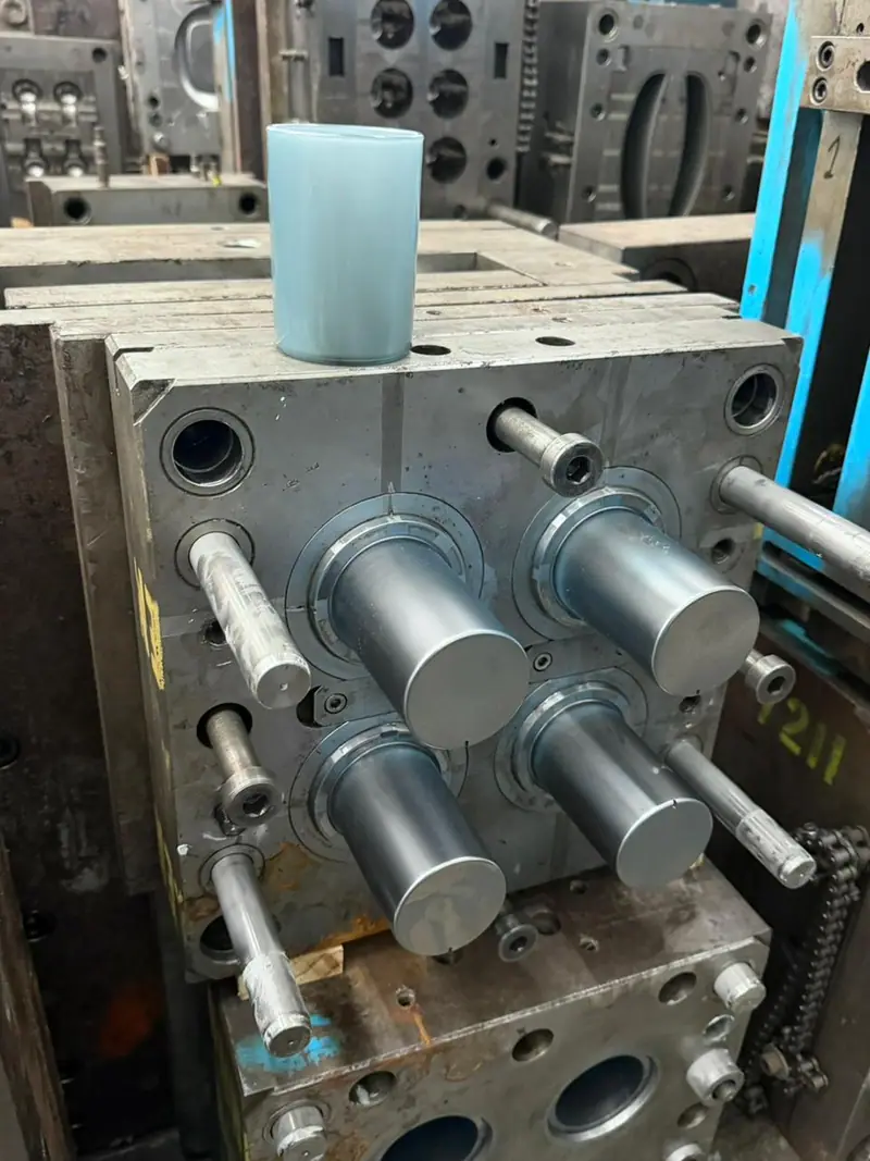 Molde de injeção para copo com peça de 60 g — vista 3