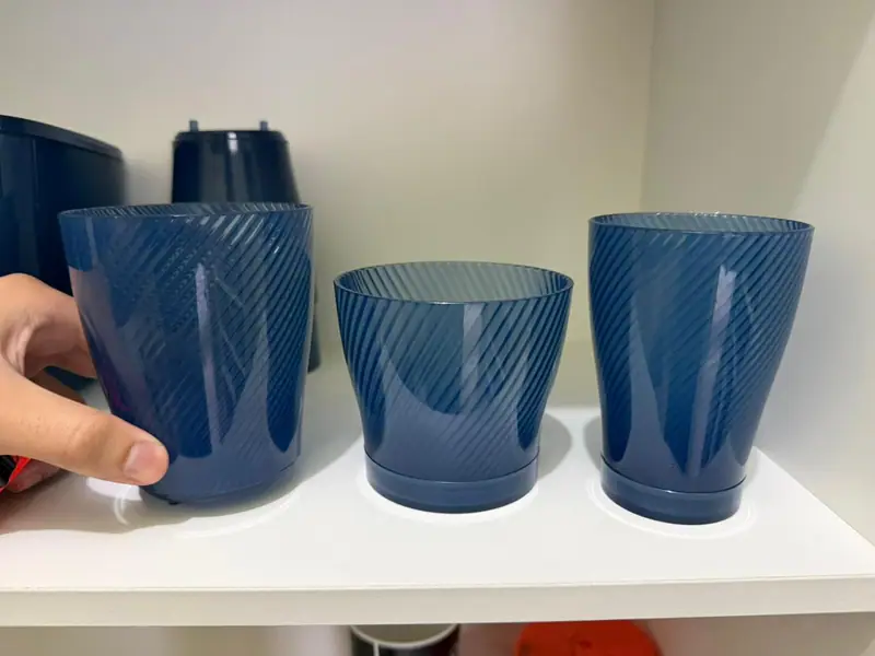 Peça plástica produzida pelo molde para copo decorado