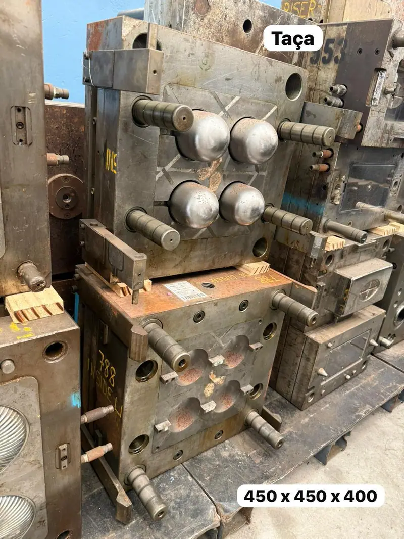 Moldes de injeção plástica para copos plásticos de modelos diversos no estoque da 3WS Moldes