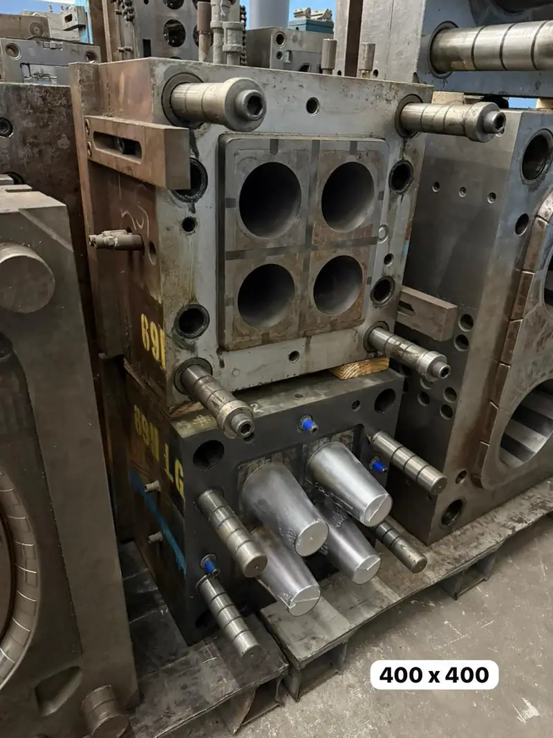 Molde de injeção para copos plásticos de modelos diversos — item 24 do acervo da 3WS