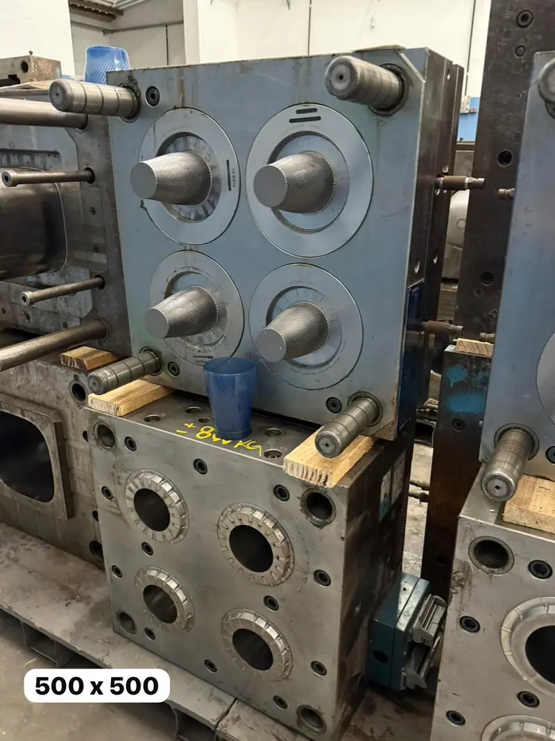 Molde de injeção para copos plásticos de modelos diversos — item 25 do acervo da 3WS
