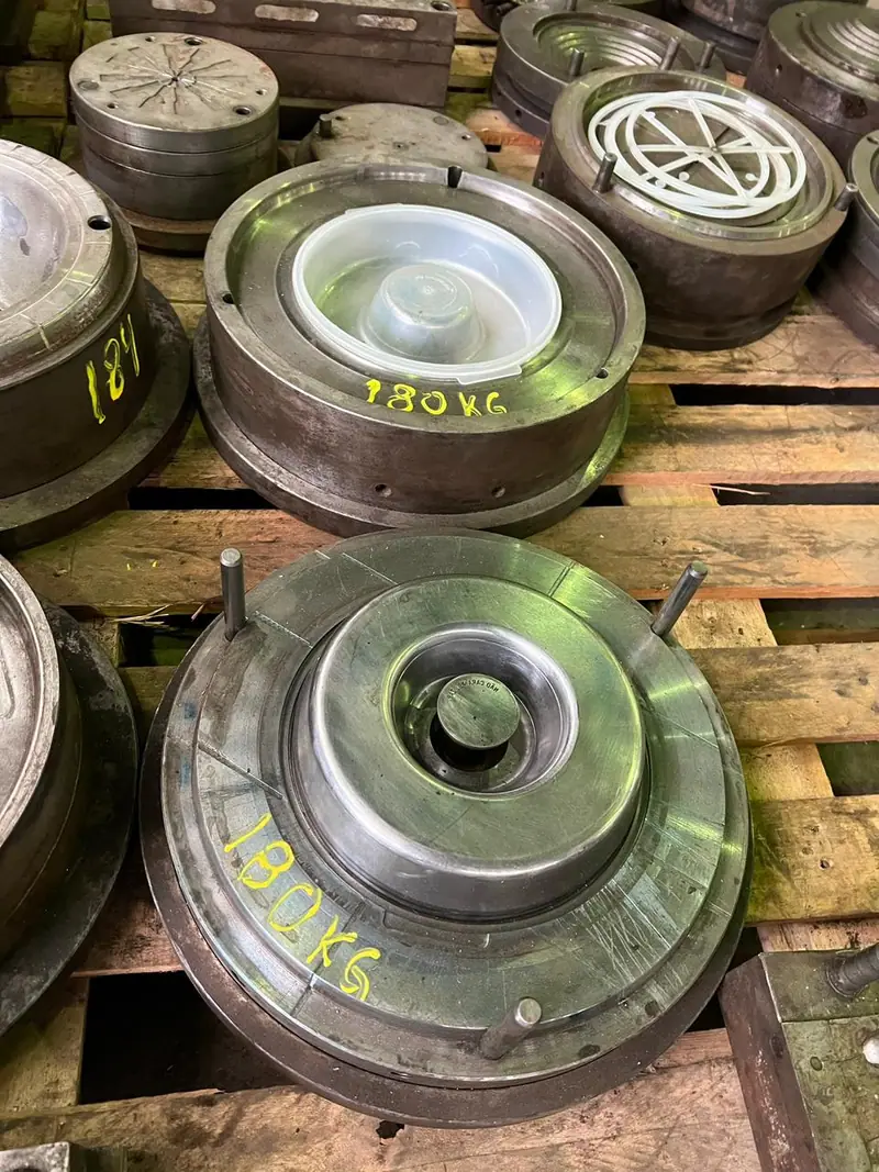Detalhe do molde de injeção para forma de pudim no estoque da 3WS Moldes