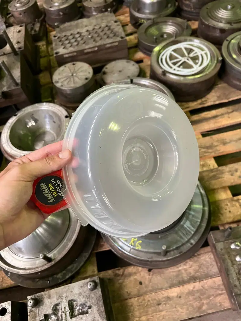 Peça plástica produzida pelo molde para forma de pudim