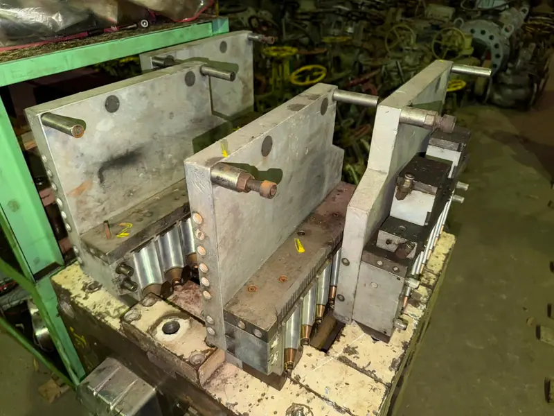Molde de injeção para sopro de embalagens plásticas — vista 3