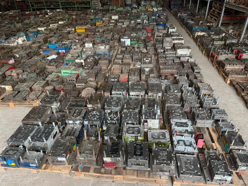 Moldes de injeção plástica para porta-moldes postiçados no estoque da 3WS Moldes