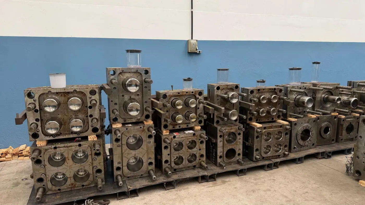 Moldes de injeção plástica para potes herméticos no estoque da 3WS Moldes