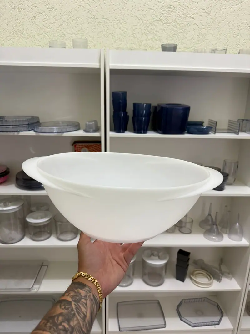 Peça plástica produzida pelo molde para saladeira