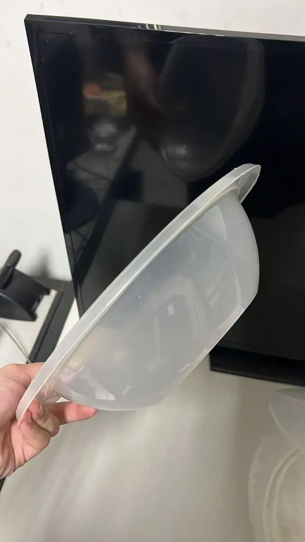 Peça plástica injetada a partir do molde para saladeira — detalhe 4