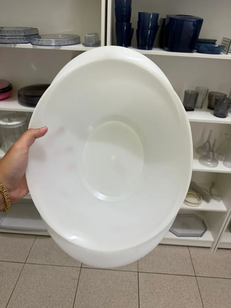 Peça plástica injetada a partir do molde para saladeira — detalhe 5