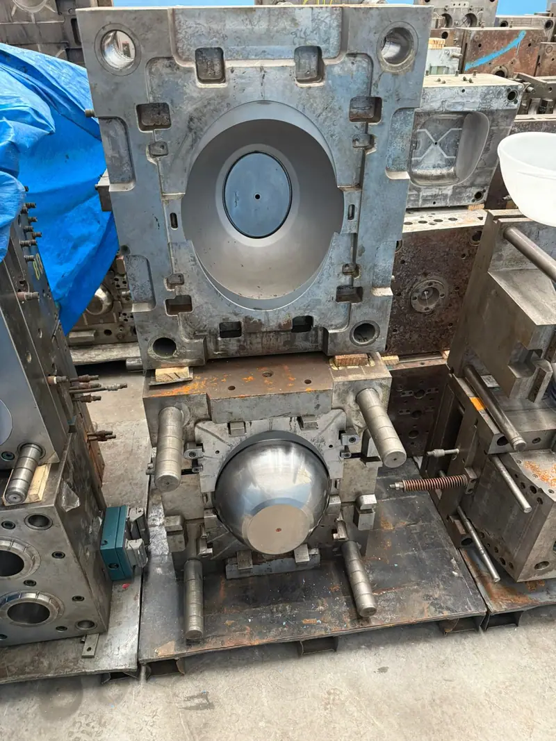 Detalhe do molde de injeção para saladeira ou sopeira no estoque da 3WS Moldes