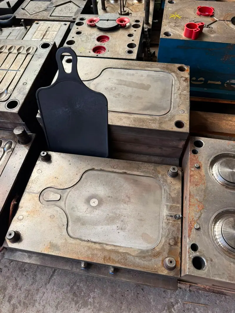 Detalhe do molde de injeção para tábua no estoque da 3WS Moldes