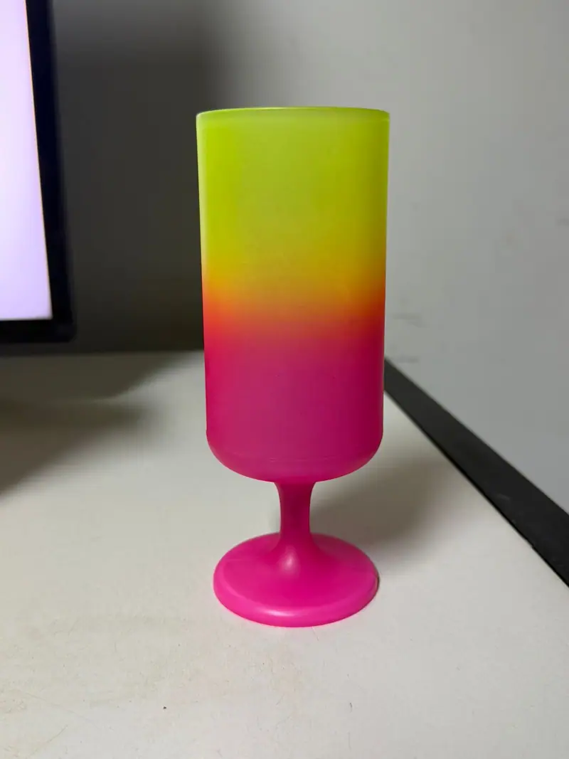 Peça plástica produzida pelo molde para taça de 300 ml
