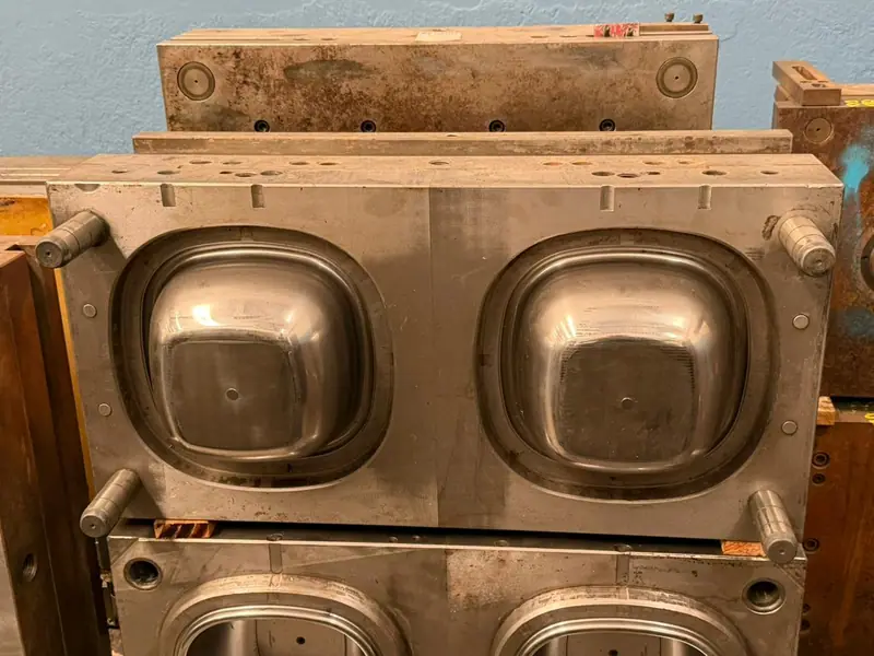 Detalhe do molde de injeção para vasilha grande no estoque da 3WS Moldes