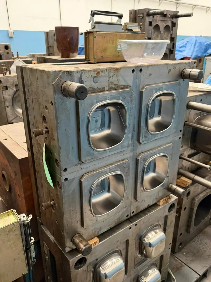 Detalhe do molde de injeção para vasilha pequena no estoque da 3WS Moldes