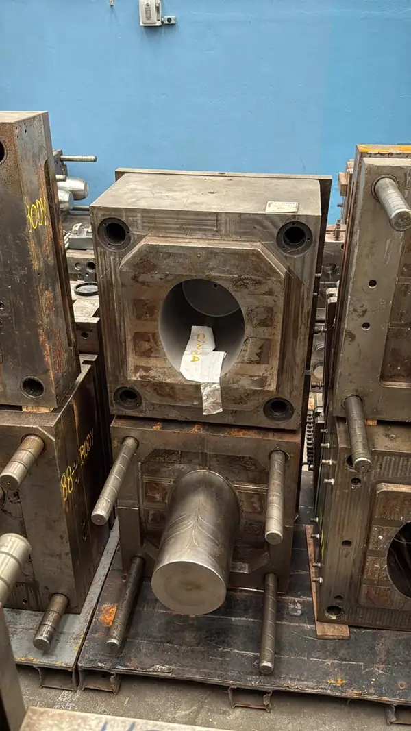 Moldes de injeção plástica para vasos, baldes e cestos no estoque da 3WS Moldes